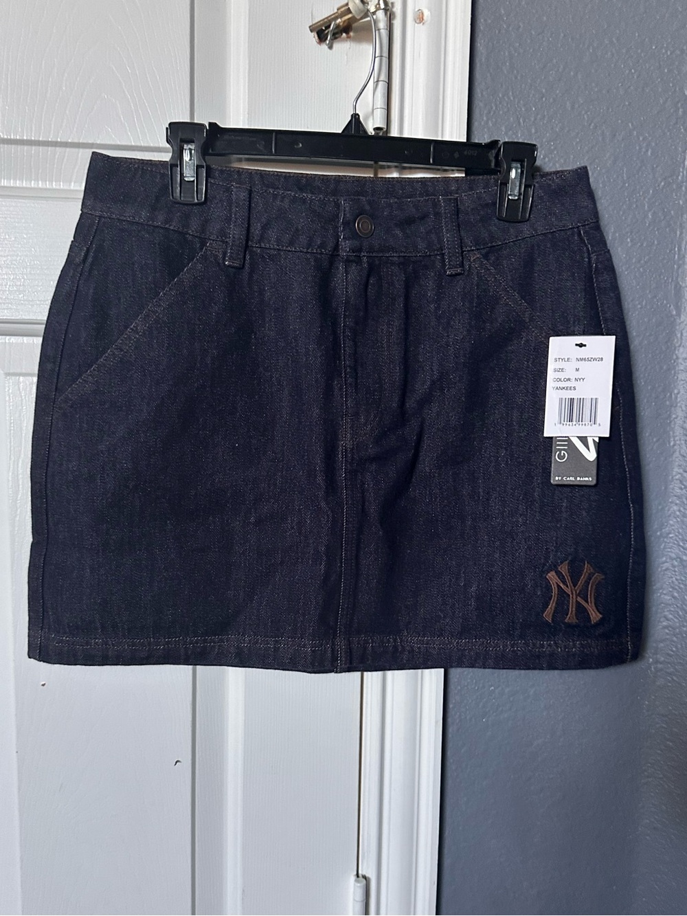 NWT G-III Carl Banks brand New York Yankees dark denim mini skirt women’s Medium